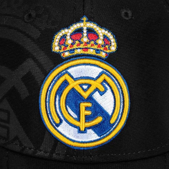 Gorra Negra Detalle Escudo Real Madrid